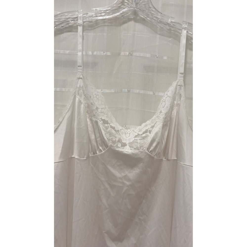 Vassarette White Nylon Full Slip Lace Trim Adjustable Strap Style 10-805 Size 28 - Picture 3 of 9